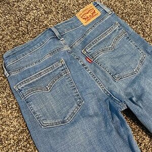 Levi’s 725 High Rise Bootcut Jean Size 27